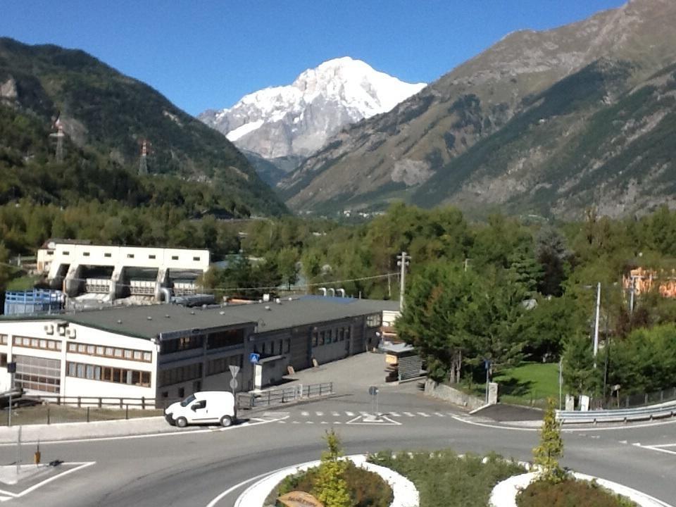 דירות לה סאלה Mansarda Monte Bianco חדר תמונה