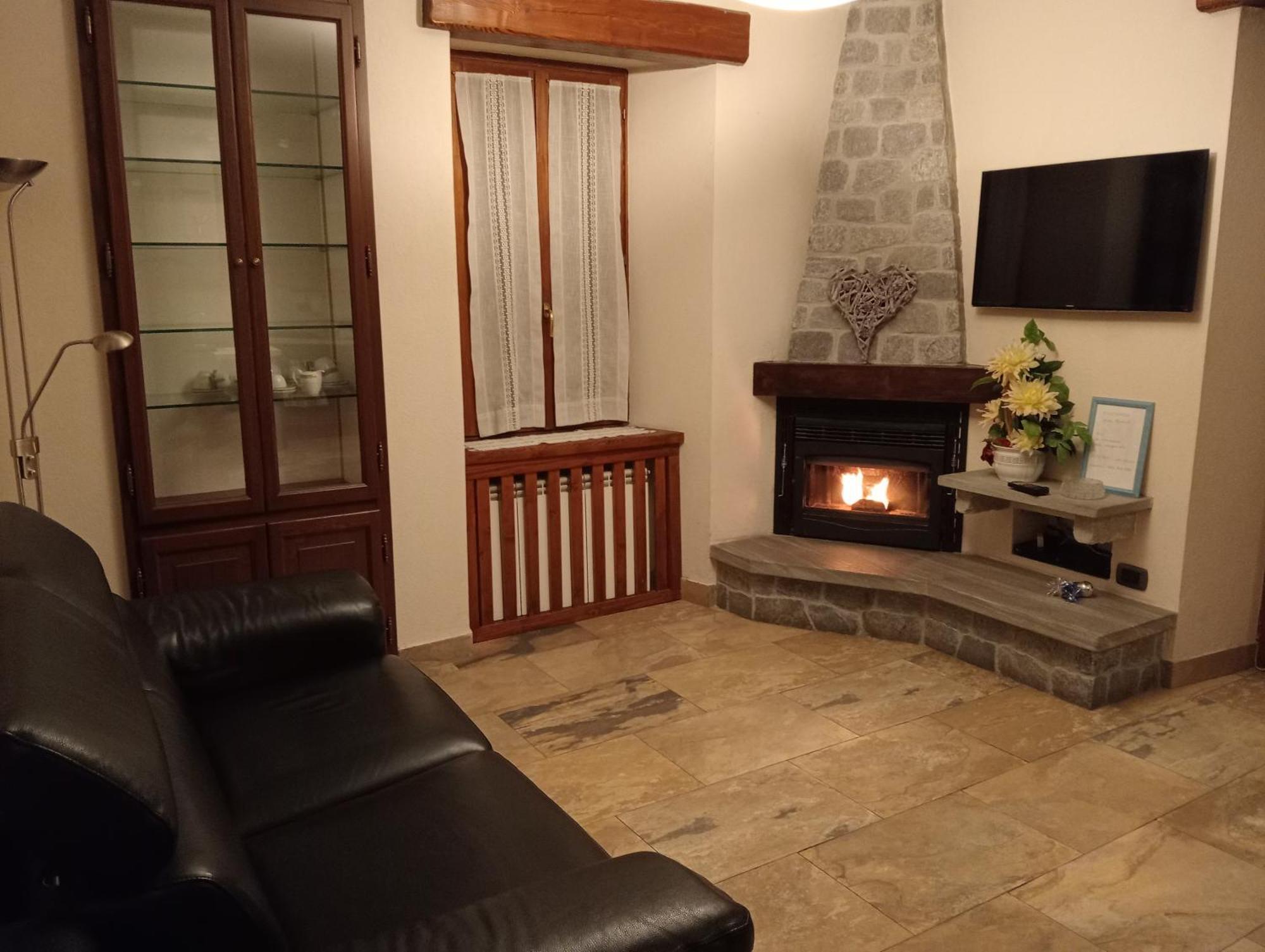 דירות לה סאלה Mansarda Monte Bianco מראה חיצוני תמונה